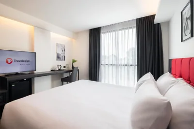 Camera King con vista sulla piscina — Travelodge Phuket Town